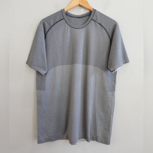 Lululemon Metal Vent Tech 2.0 Shirt Gray Performance Stretch Men's Size Large